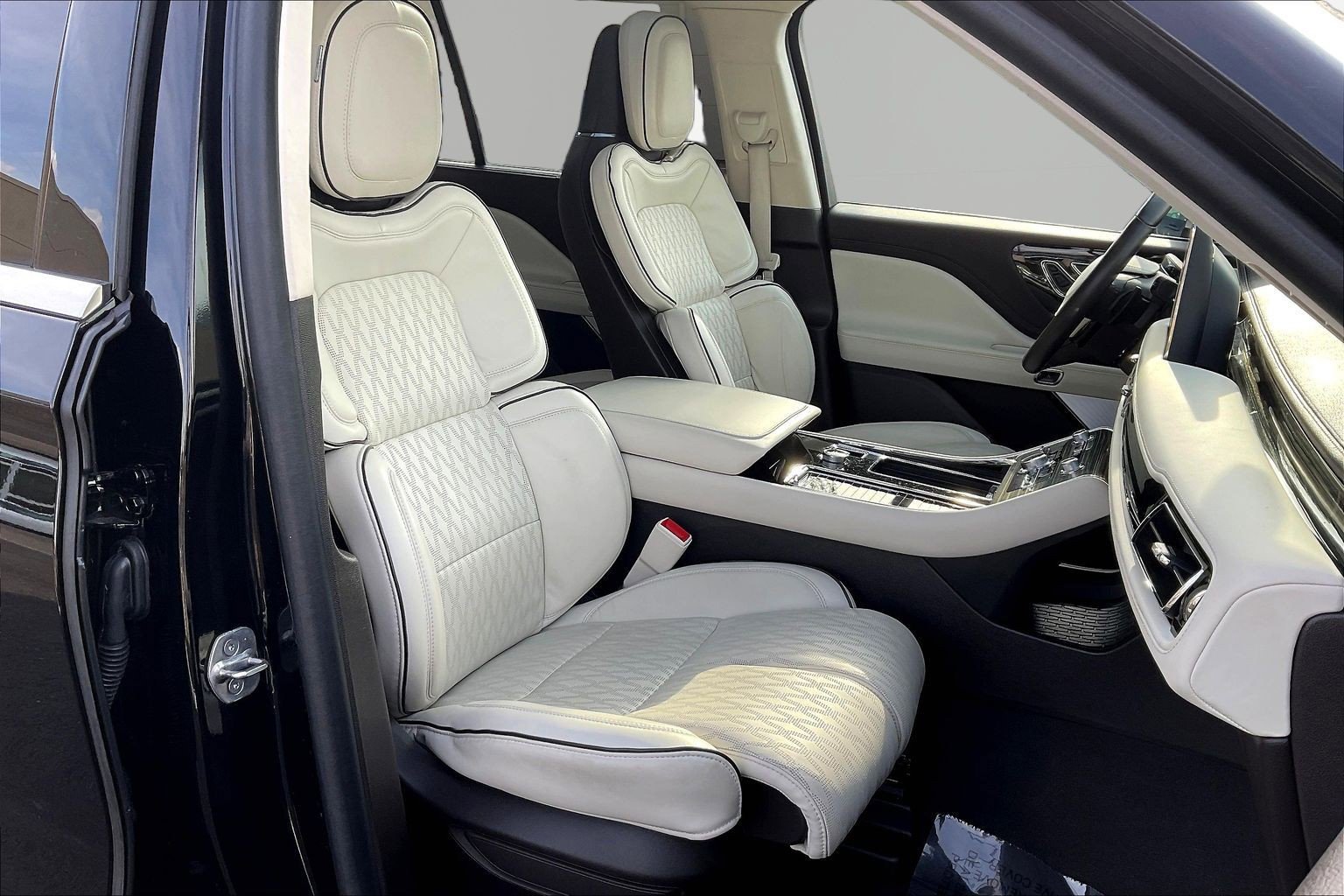 Used 2023 Lincoln Aviator Black Label Grand Touring AWD/4WD image 30