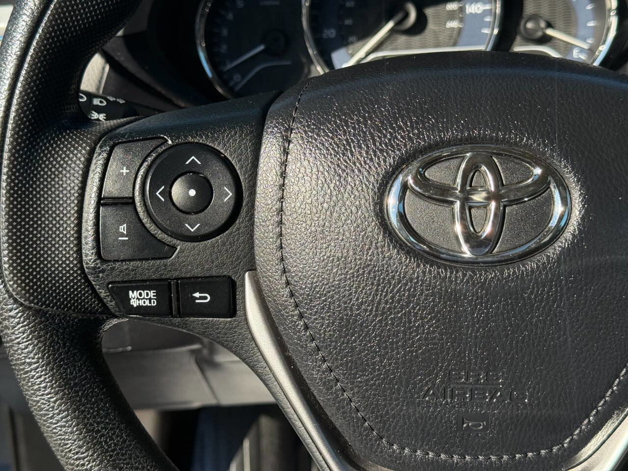 Used 2015 Toyota Corolla LE FWD image 14