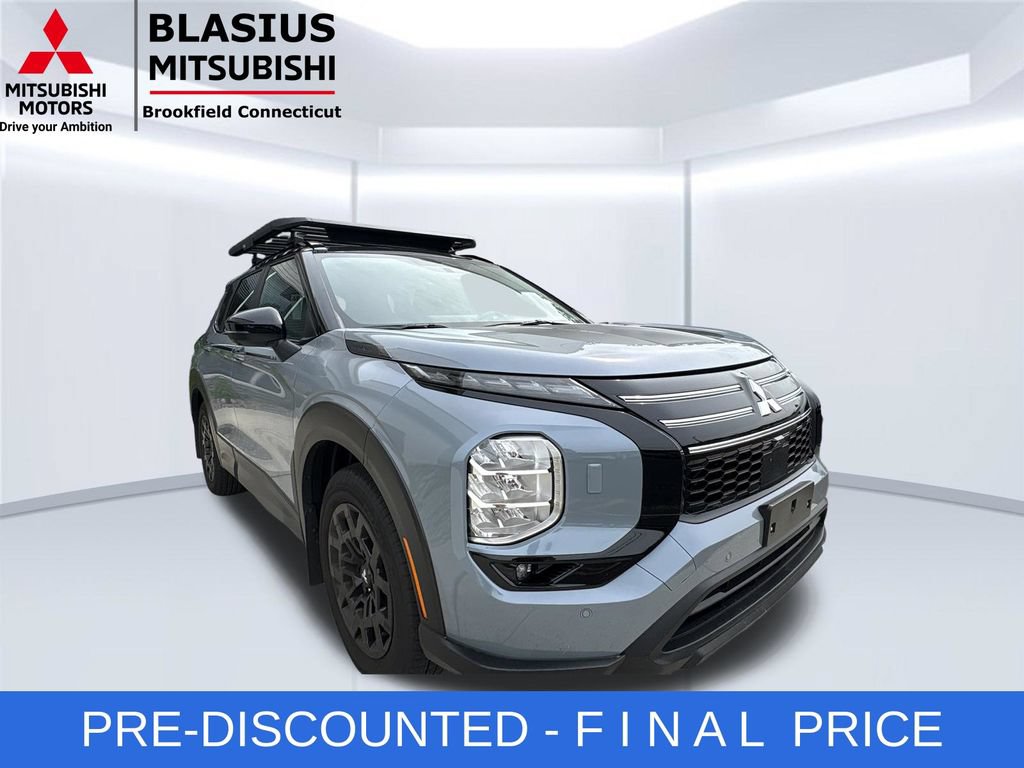 Used 2025 Mitsubishi Outlander AWD image 5