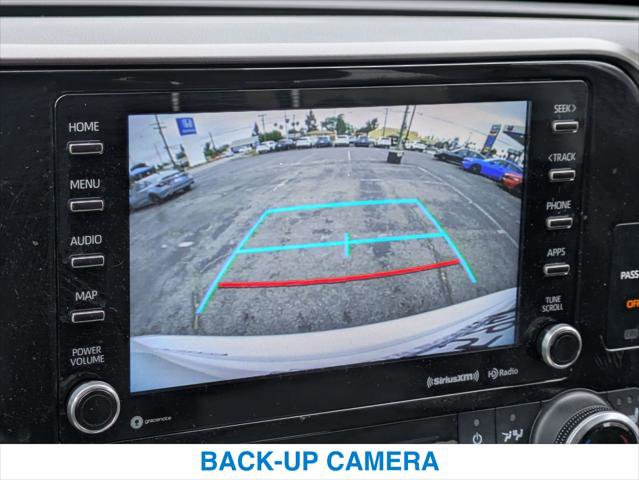 Used 2022 Toyota Highlander XLE FWD image 18