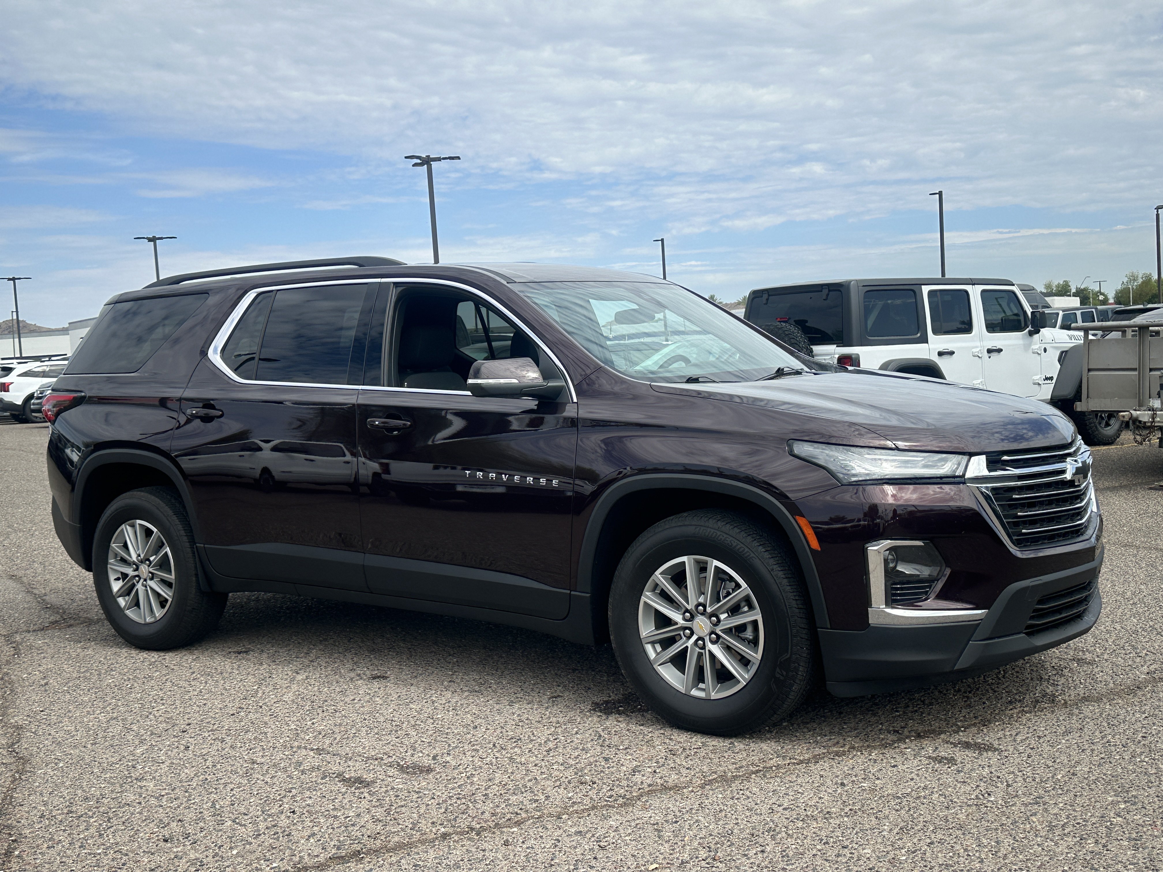 Used 2023 Chevrolet Traverse LT FWD image 7