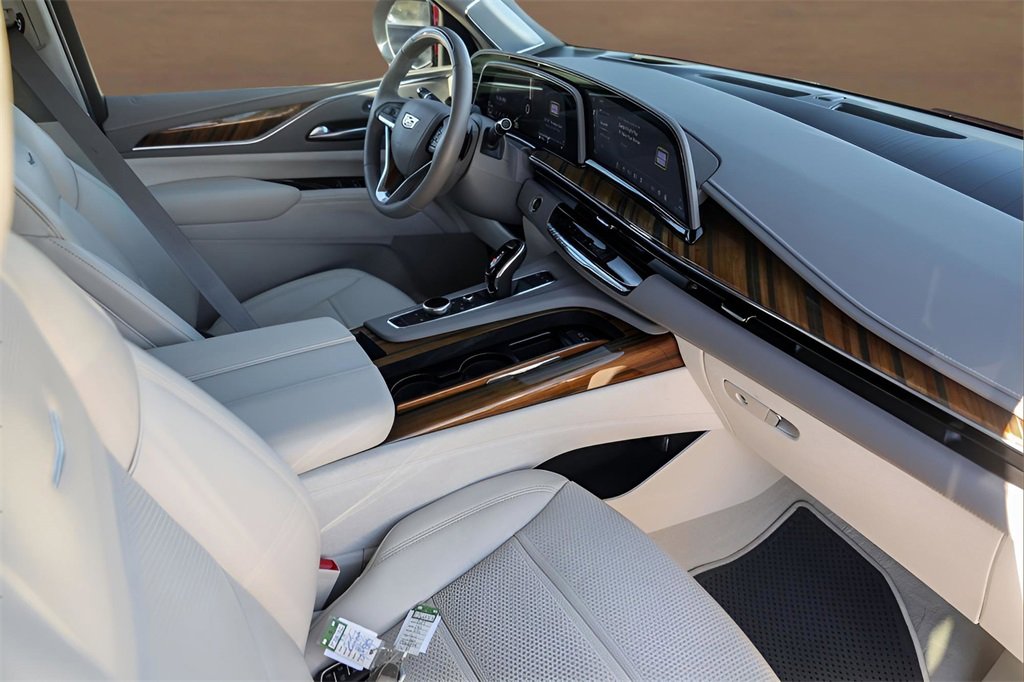 Used 2024 Cadillac Escalade Premium Luxury Platinum w/ Heavy-Duty Trailer Package image 23
