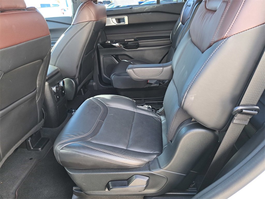 Used 2022 Ford Explorer Platinum w/ Equipment Group 601A image 13