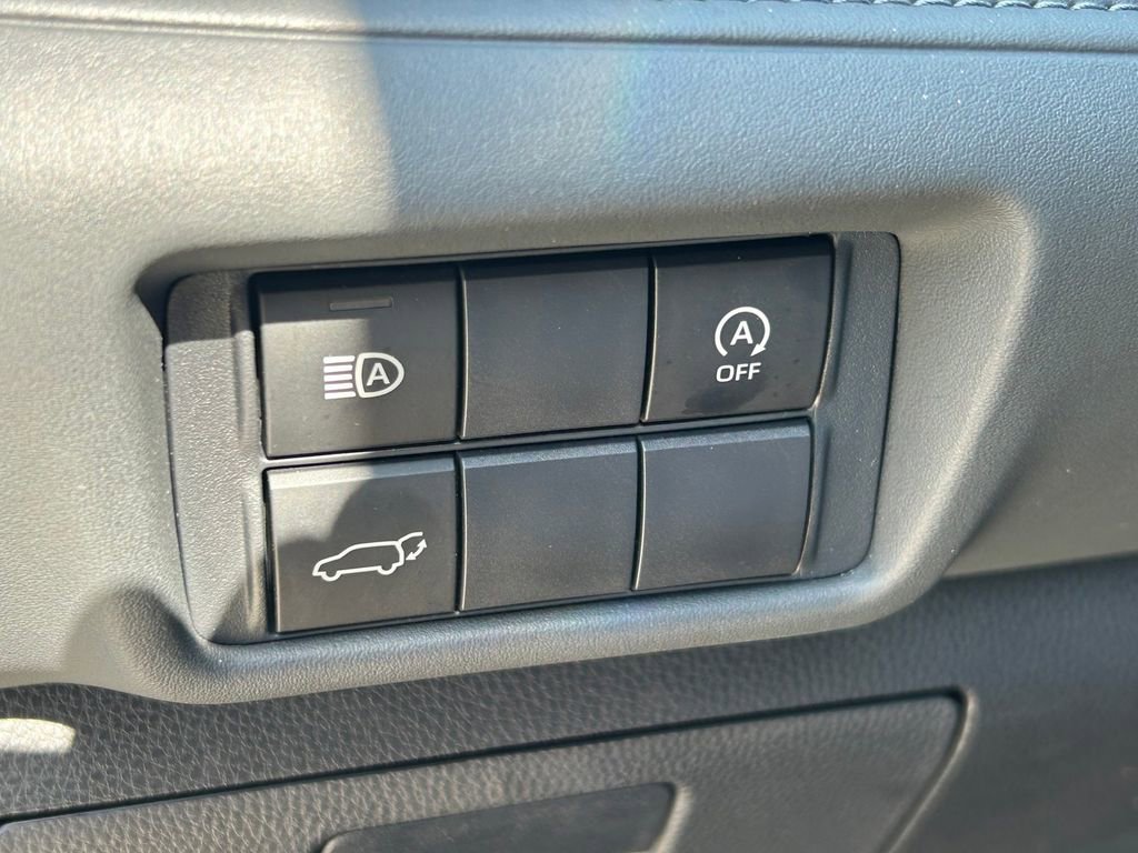 Certified 2025 Toyota Highlander XLE FWD image 28