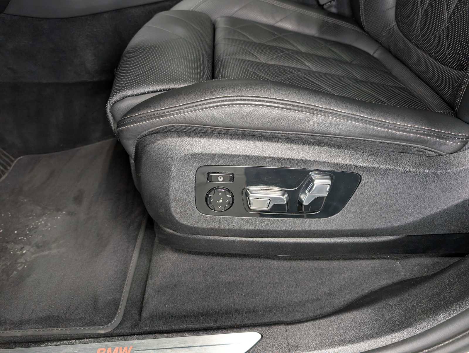 Used 2023 BMW X7 xDrive40i w/ Climate Comfort Package image 36