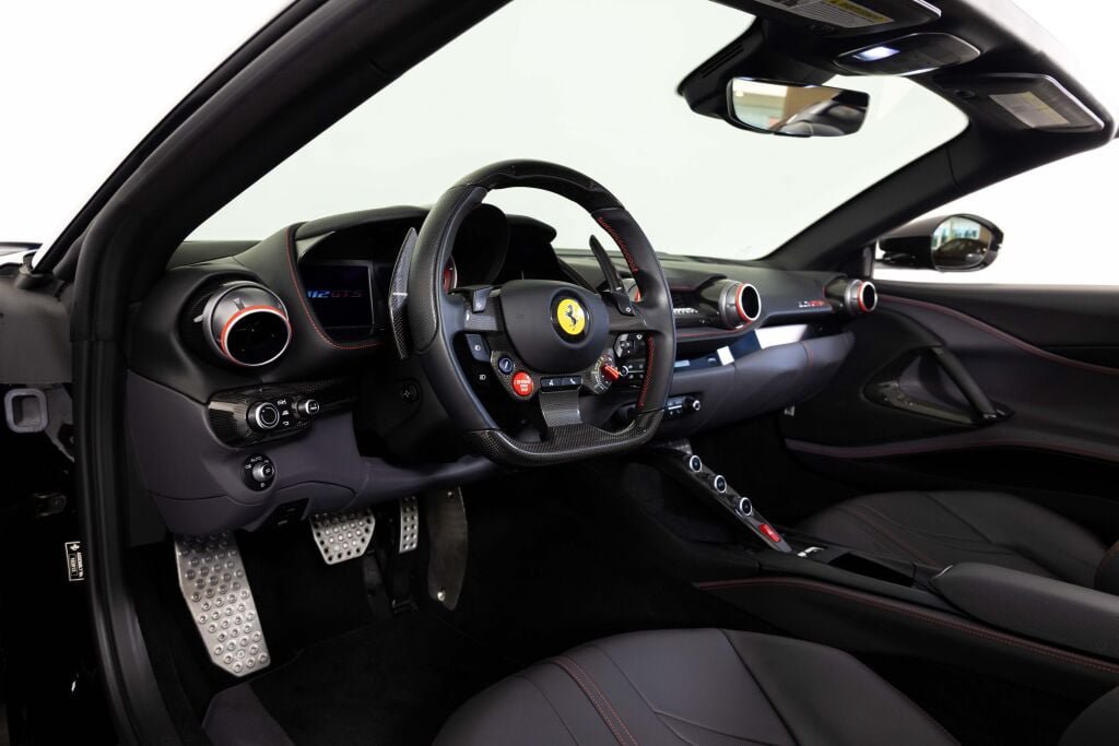 Used 2021 Ferrari 812 GTS RWD image 4