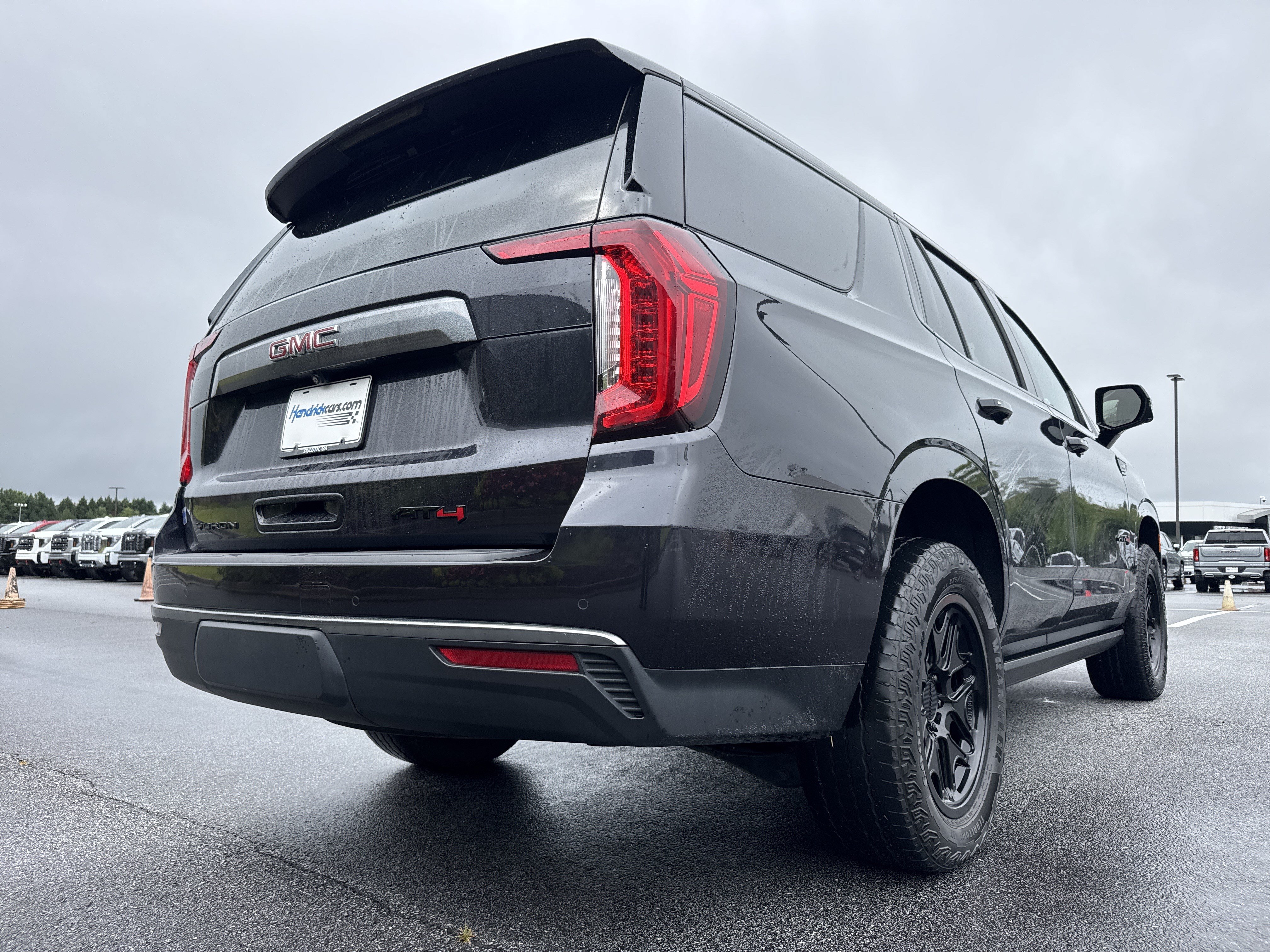 Used 2024 GMC Yukon AT4 w/ AT4 Premium Package AWD/4WD image 10