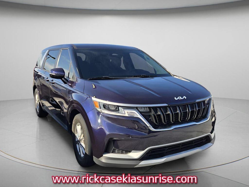Used 2023 Kia Carnival LX FWD image 4