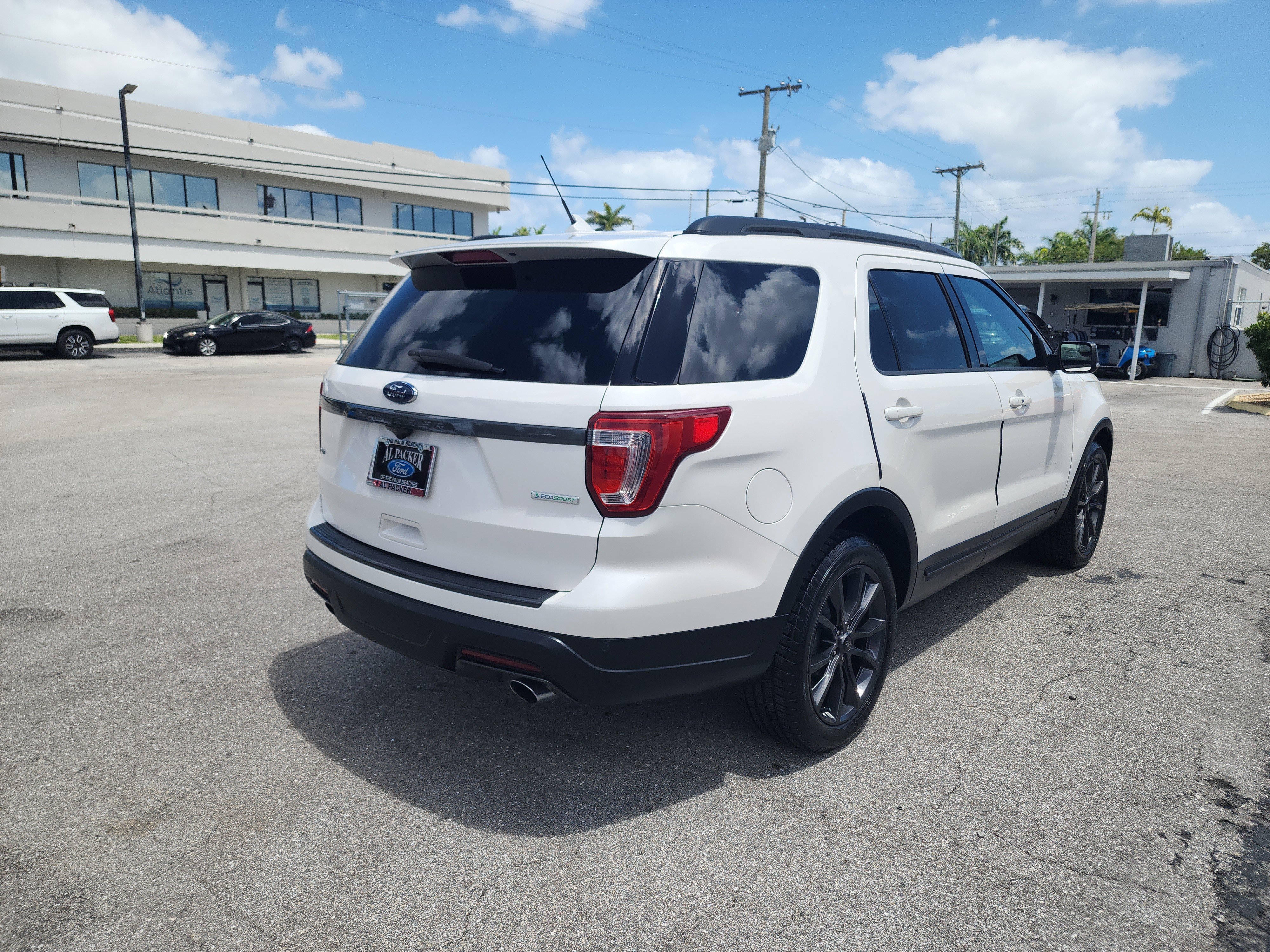 Certified 2018 Ford Explorer XLT w/ Equipment Group 202A image 5