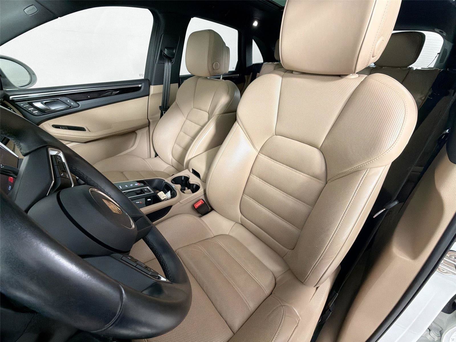 Certified 2023 Porsche Macan S AWD/4WD image 5