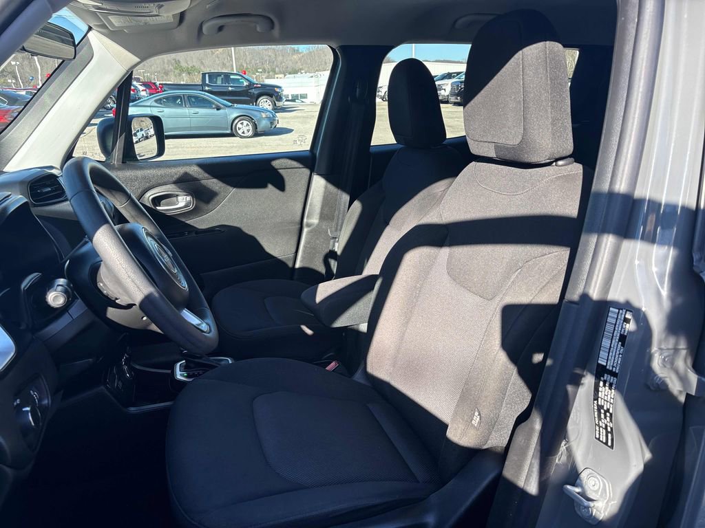 Used 2021 Jeep Renegade Sport w/ Sport Appearance Group image 12