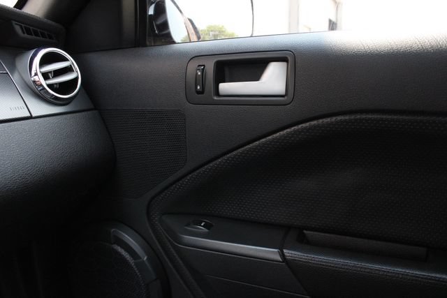 Used 2007 Ford Mustang GT RWD image 19