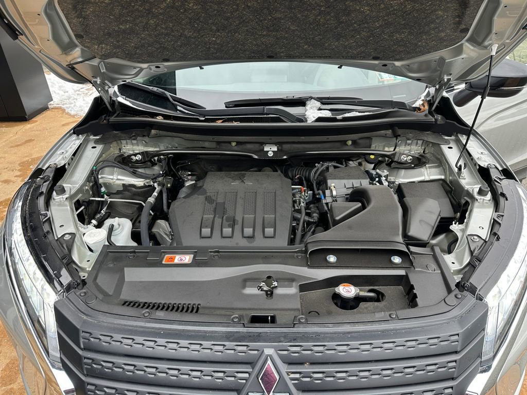 Used 2025 Mitsubishi Eclipse Cross LE image 27
