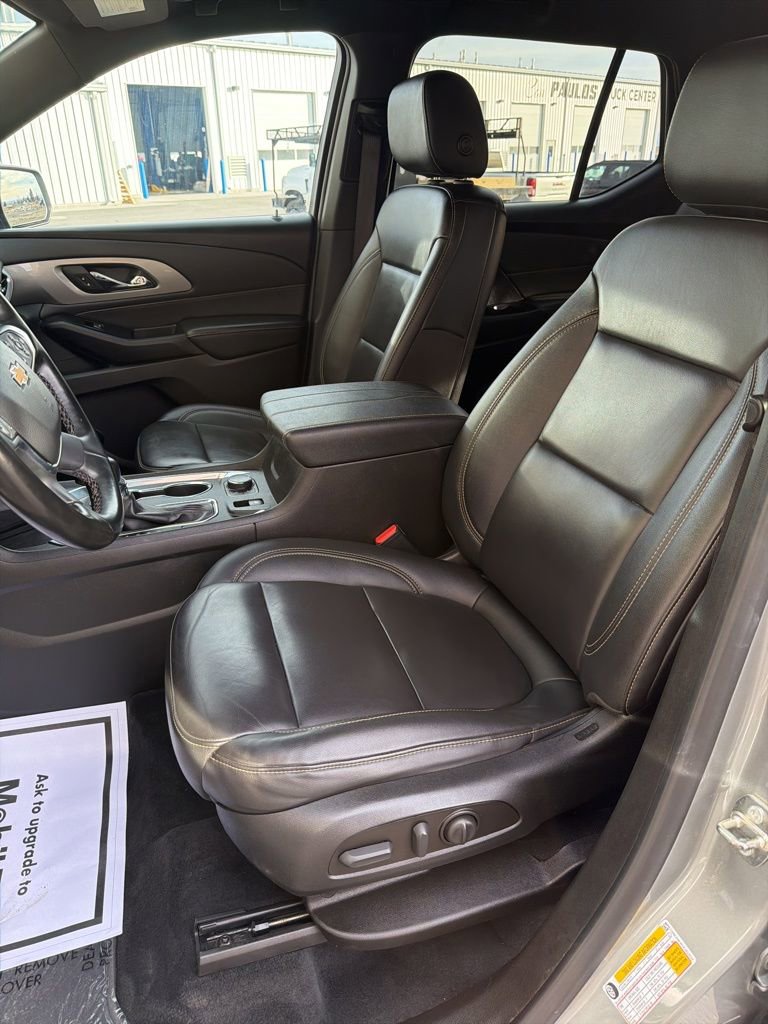 Used 2023 Chevrolet Traverse LT image 30