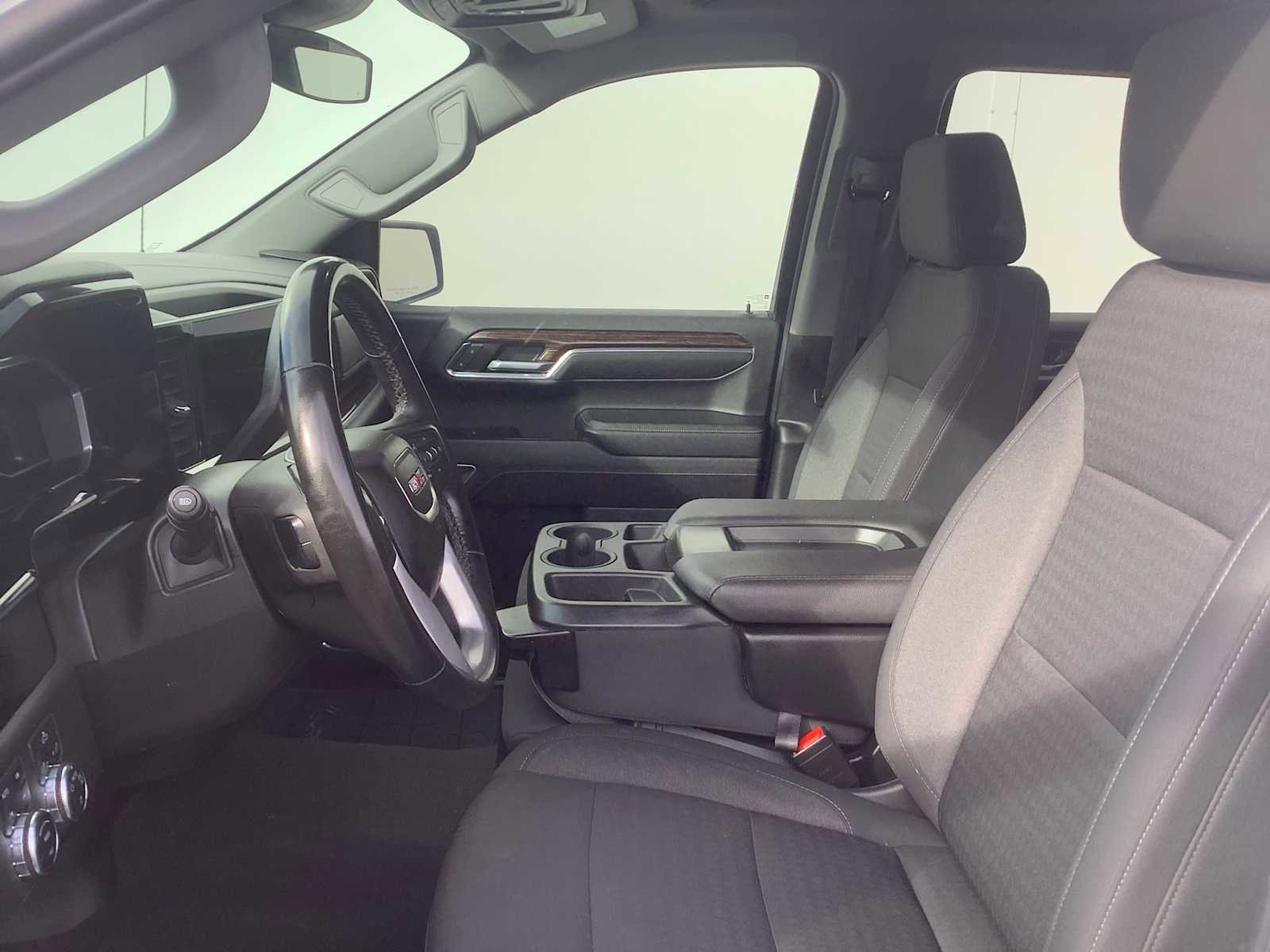 Used 2023 GMC Sierra 1500 SLE image 2