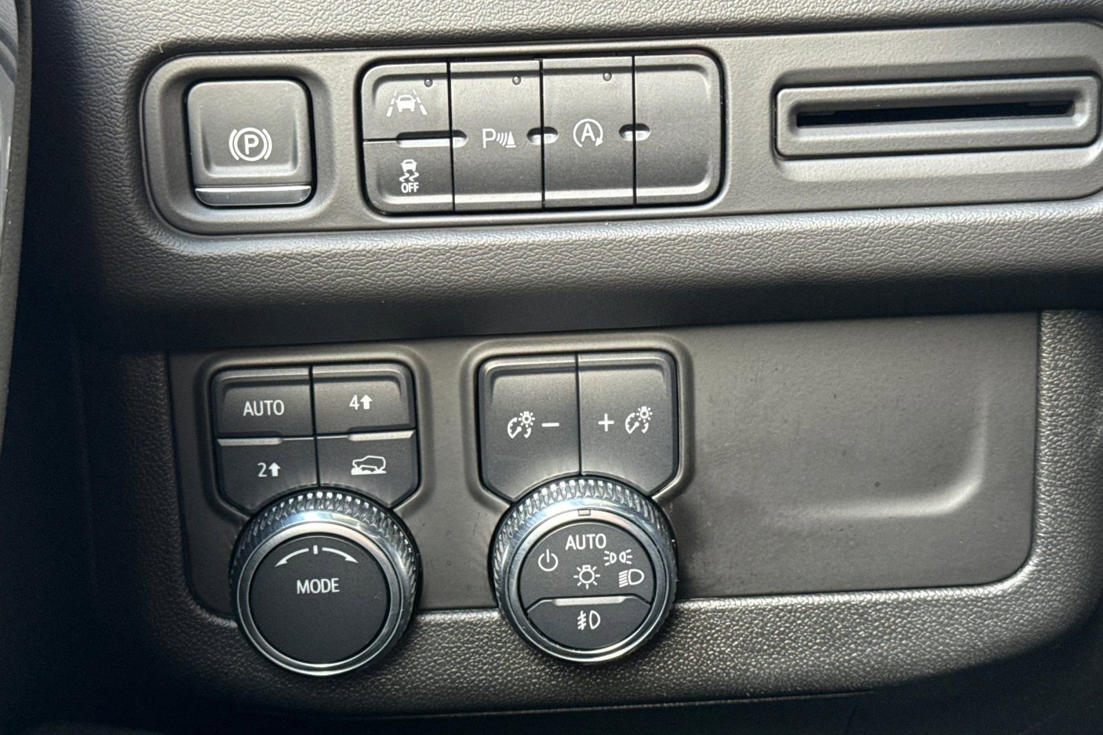 Used 2024 GMC Yukon SLT image 42