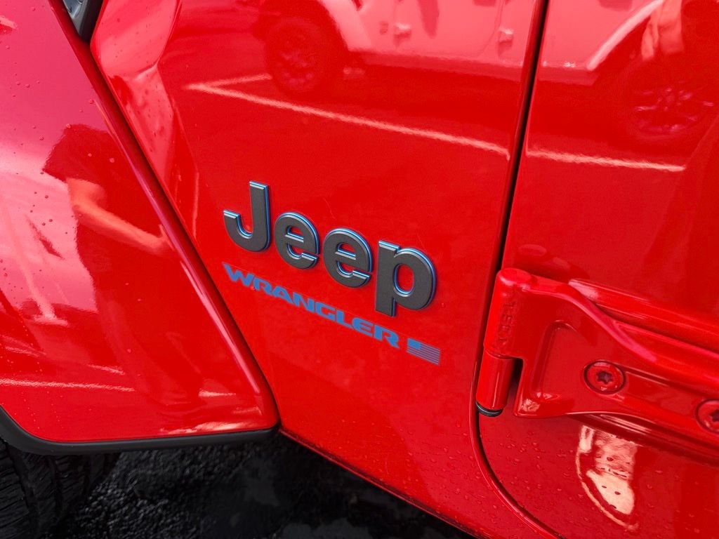 Used 2025 Jeep Wrangler Unlimited Sahara w/ Safety Group AWD/4WD image 12