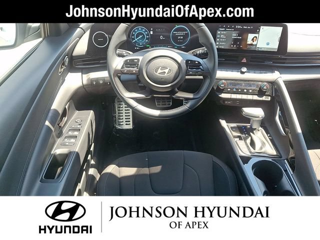 Certified 2025 Hyundai Elantra SEL FWD image 21