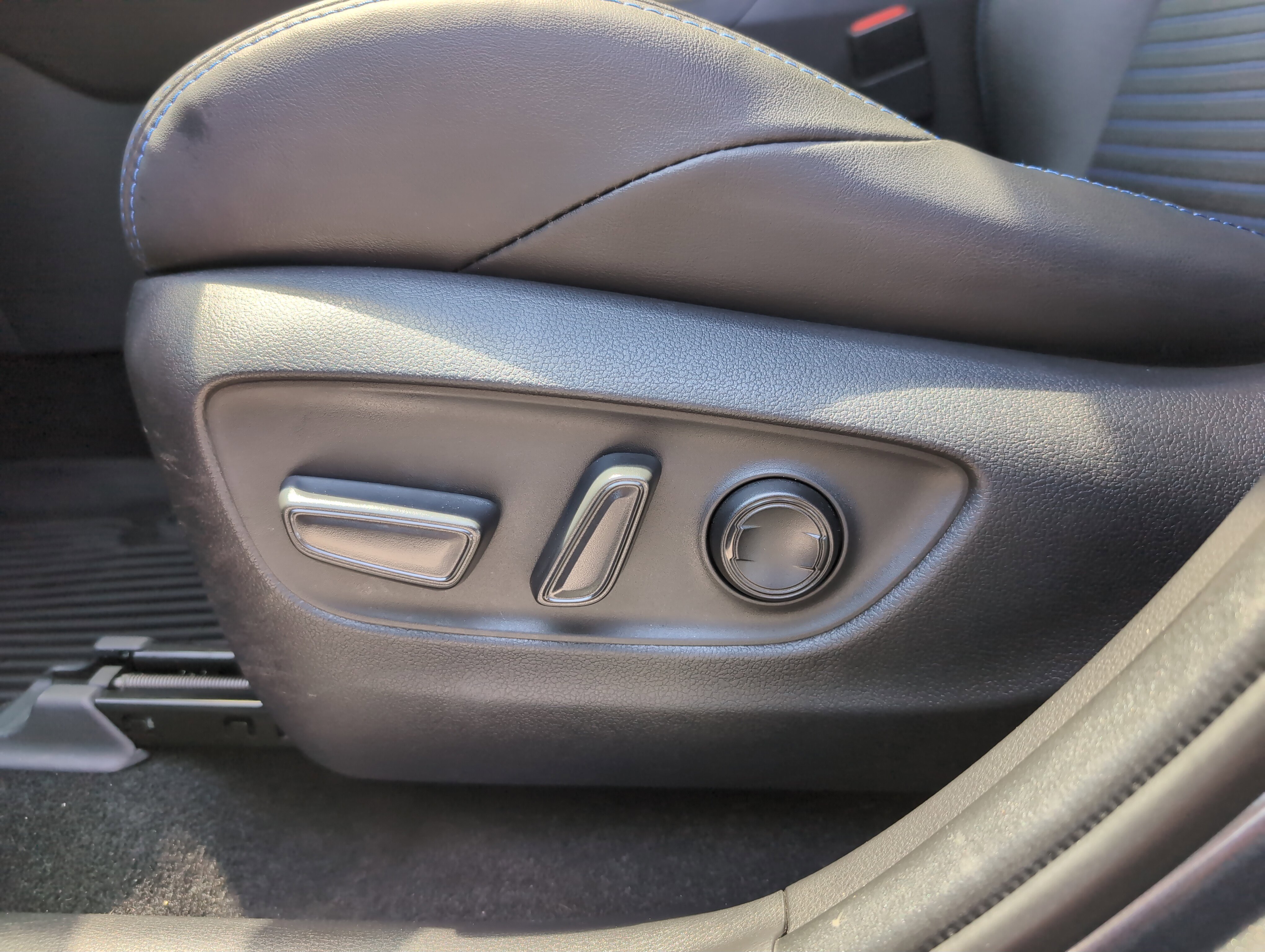 Certified 2025 Toyota RAV4 XSE AWD/4WD image 17