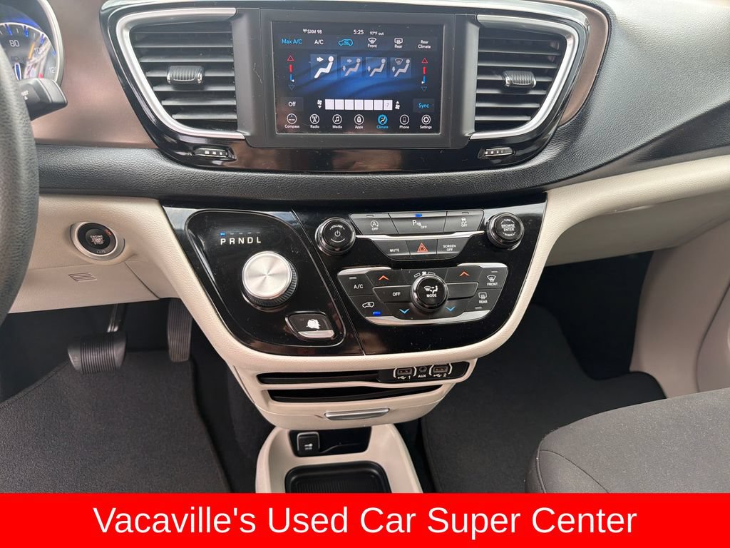 Used 2021 Chrysler Voyager LX FWD image 17