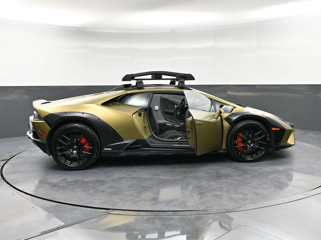 Used 2024 Lamborghini Huracan Sterrato image 35