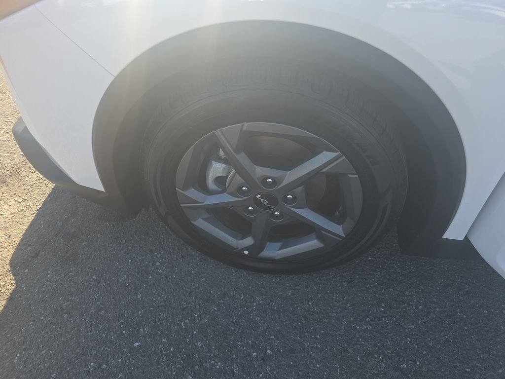 Used 2025 Kia K4 FWD image 24