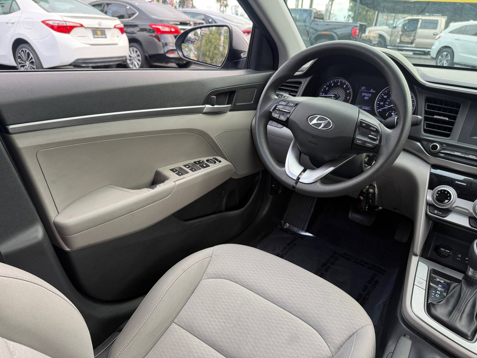 Used 2019 Hyundai Elantra SE image 17