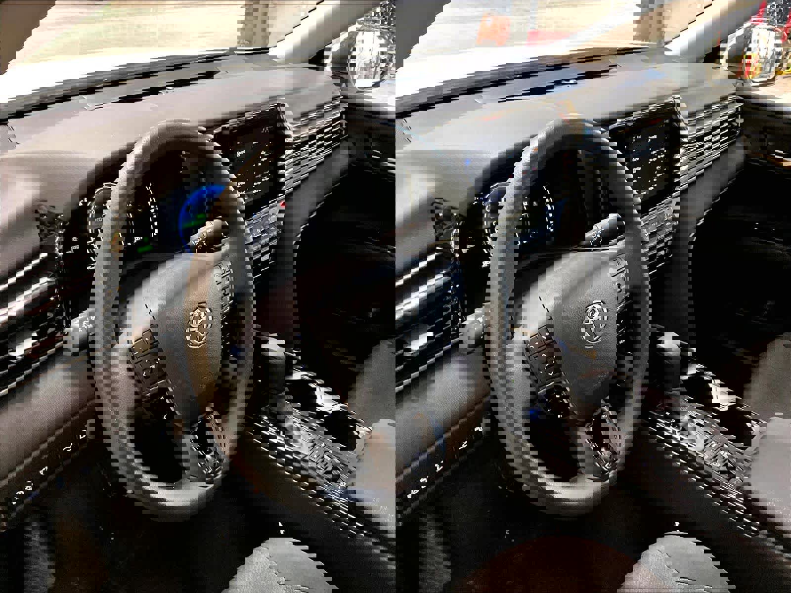 Used 2025 Toyota Camry LE image 8