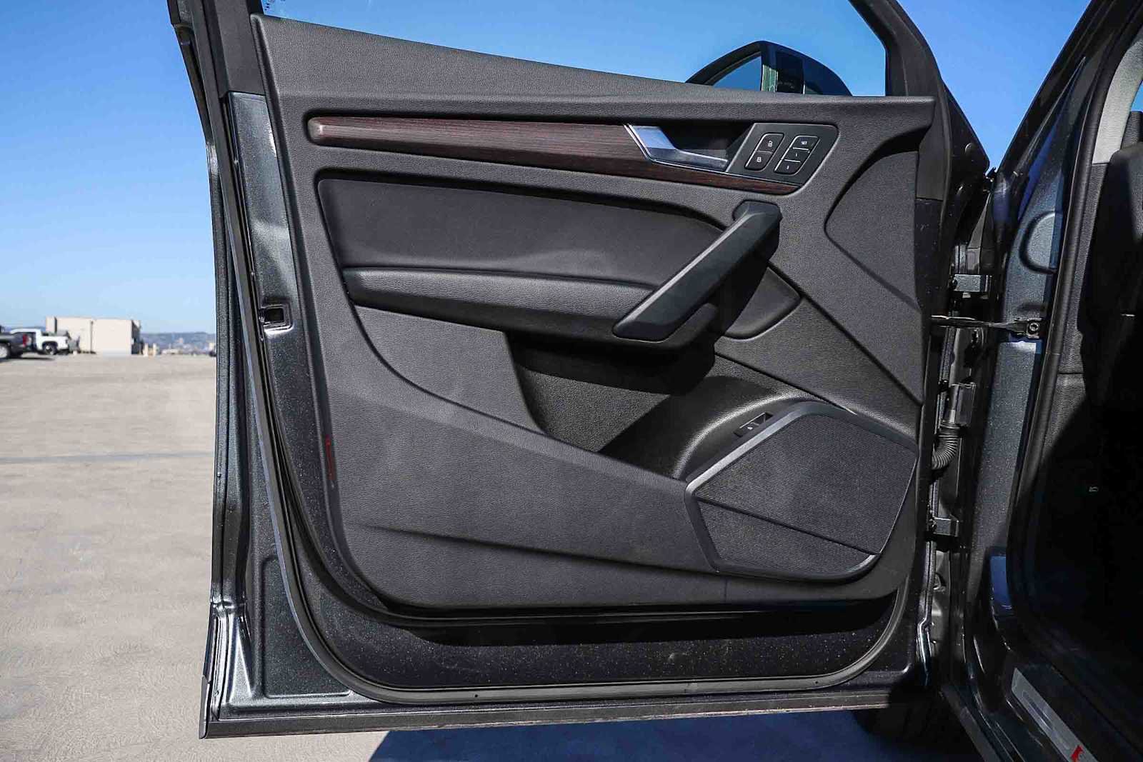 Used 2023 Audi Q5 2.0T Premium w/ Convenience Package image 30