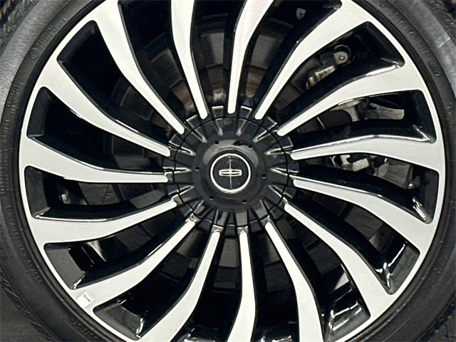 Used 2022 Lincoln Nautilus Black Label w/ Class II Trailer Tow Package image 5