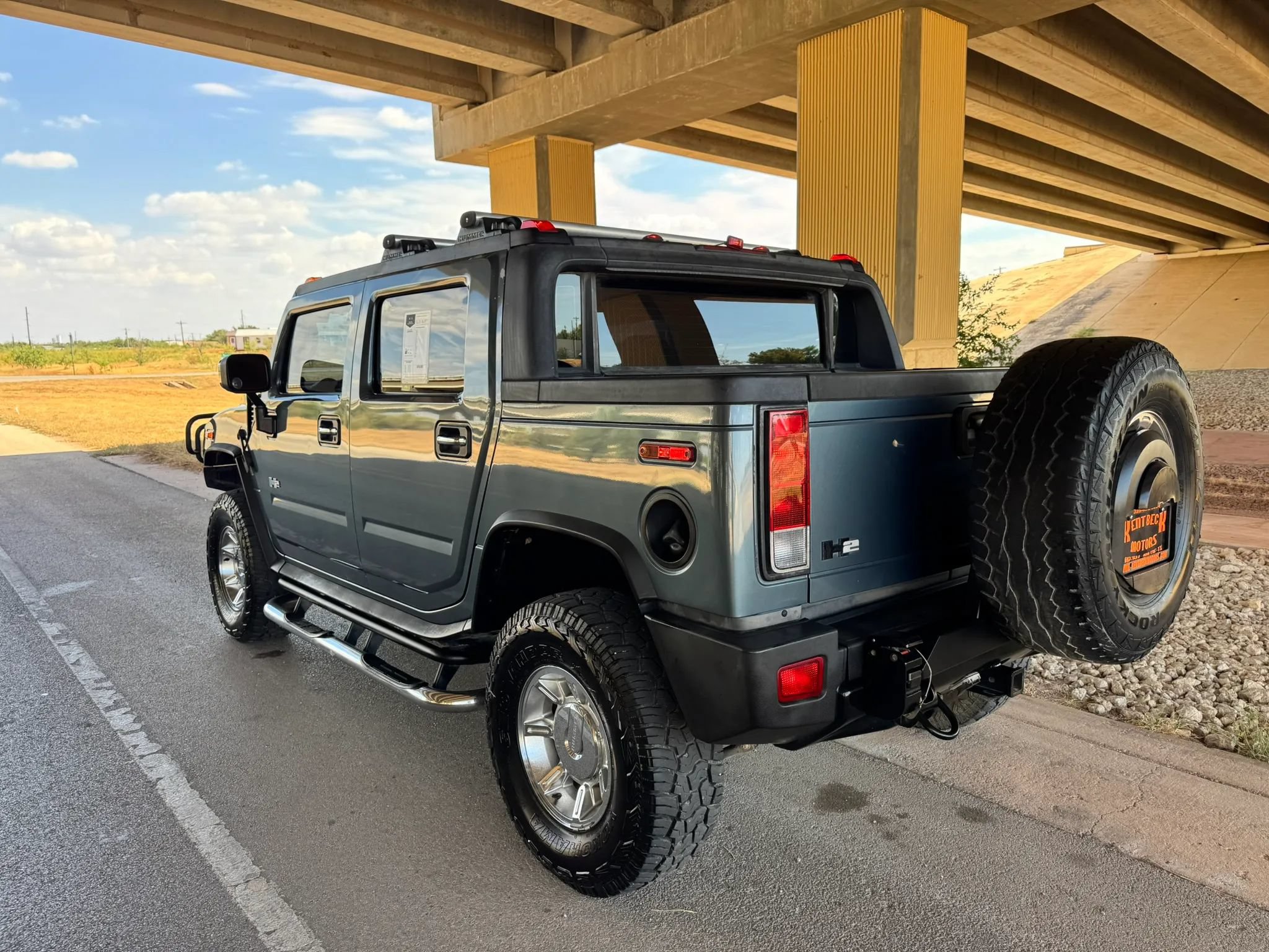 Used 2005 HUMMER H2 SUT w/ Preferred Equipment Group AWD/4WD image 5