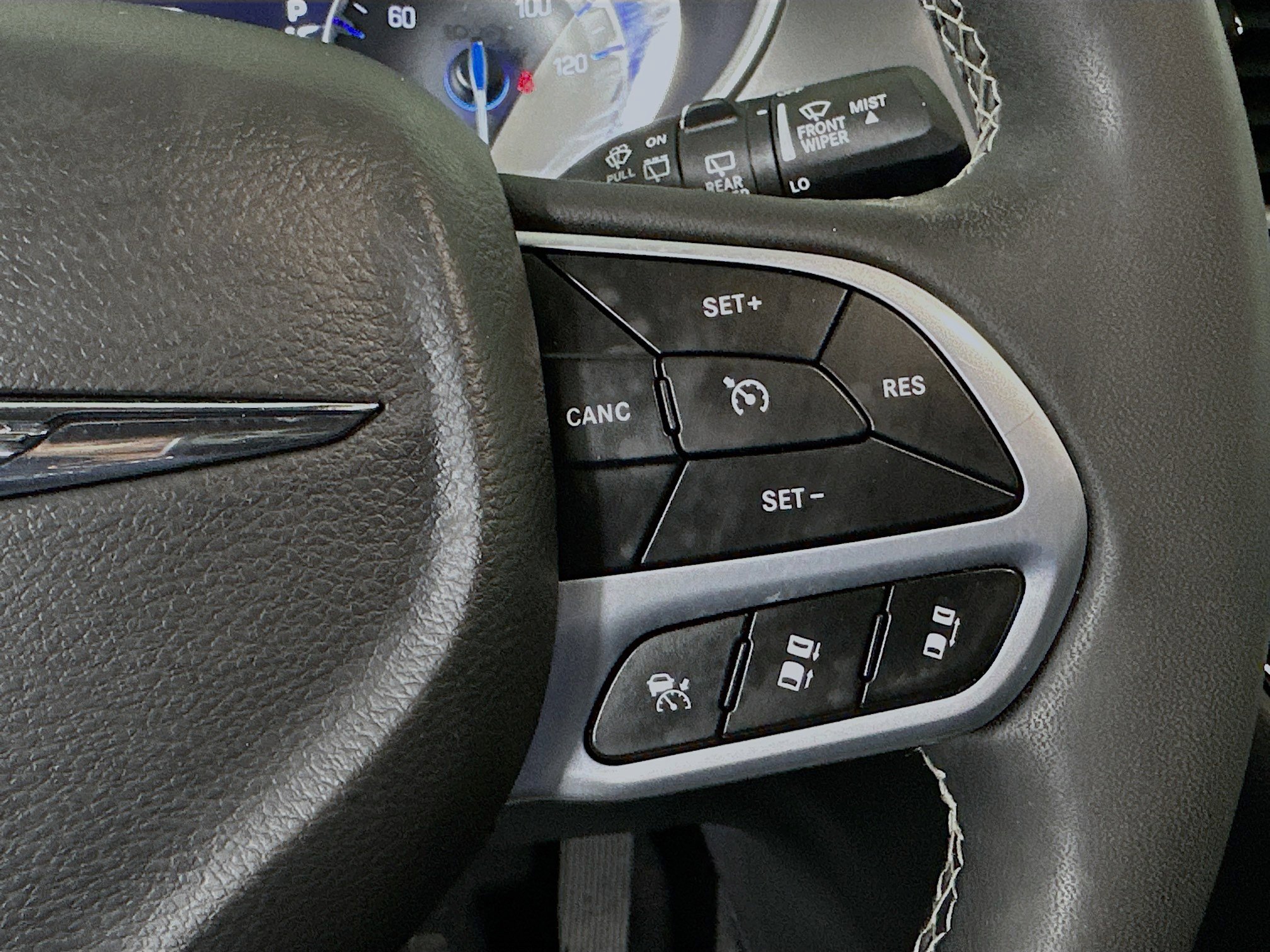 Used 2025 Chrysler Pacifica Select image 17
