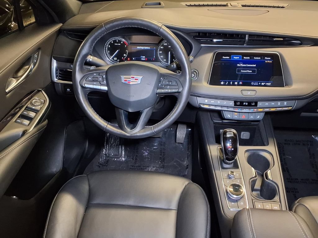 Certified 2023 Cadillac XT4 Luxury w/ Cold Weather Package FWD image 17