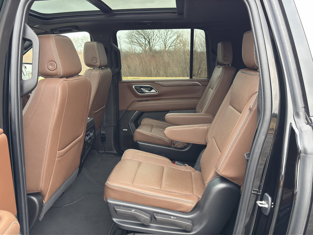 Used 2023 Chevrolet Suburban High Country image 38