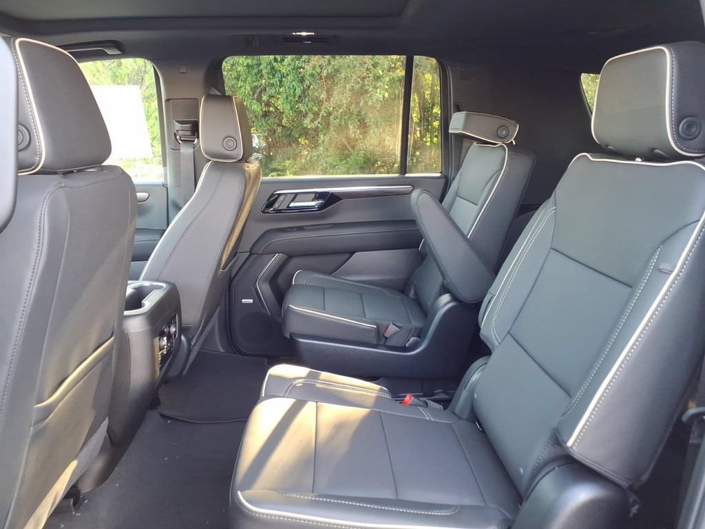 New 2026 Chevrolet Suburban Premier w/ Sun And Tow Package AWD/4WD image 14
