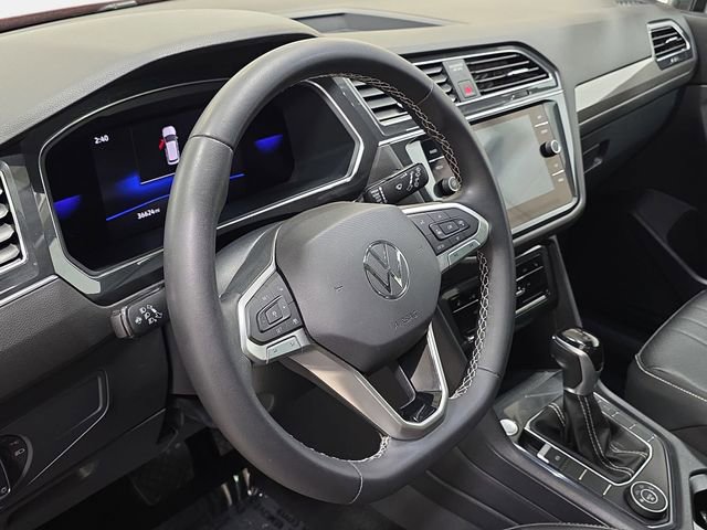 Used 2023 Volkswagen Tiguan SE w/ Panoramic Sunroof Package AWD/4WD image 14