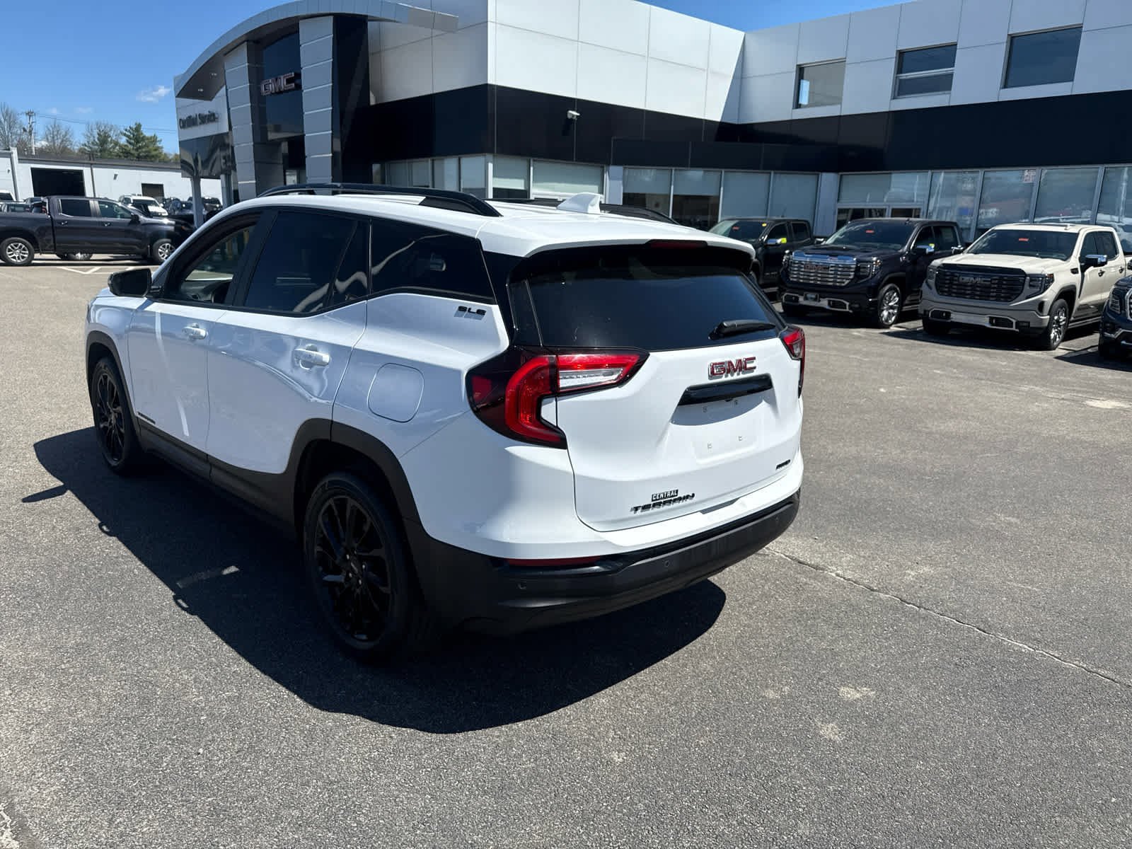 Used 2023 GMC Terrain SLE w/ Driver Convenience Package AWD/4WD image 3