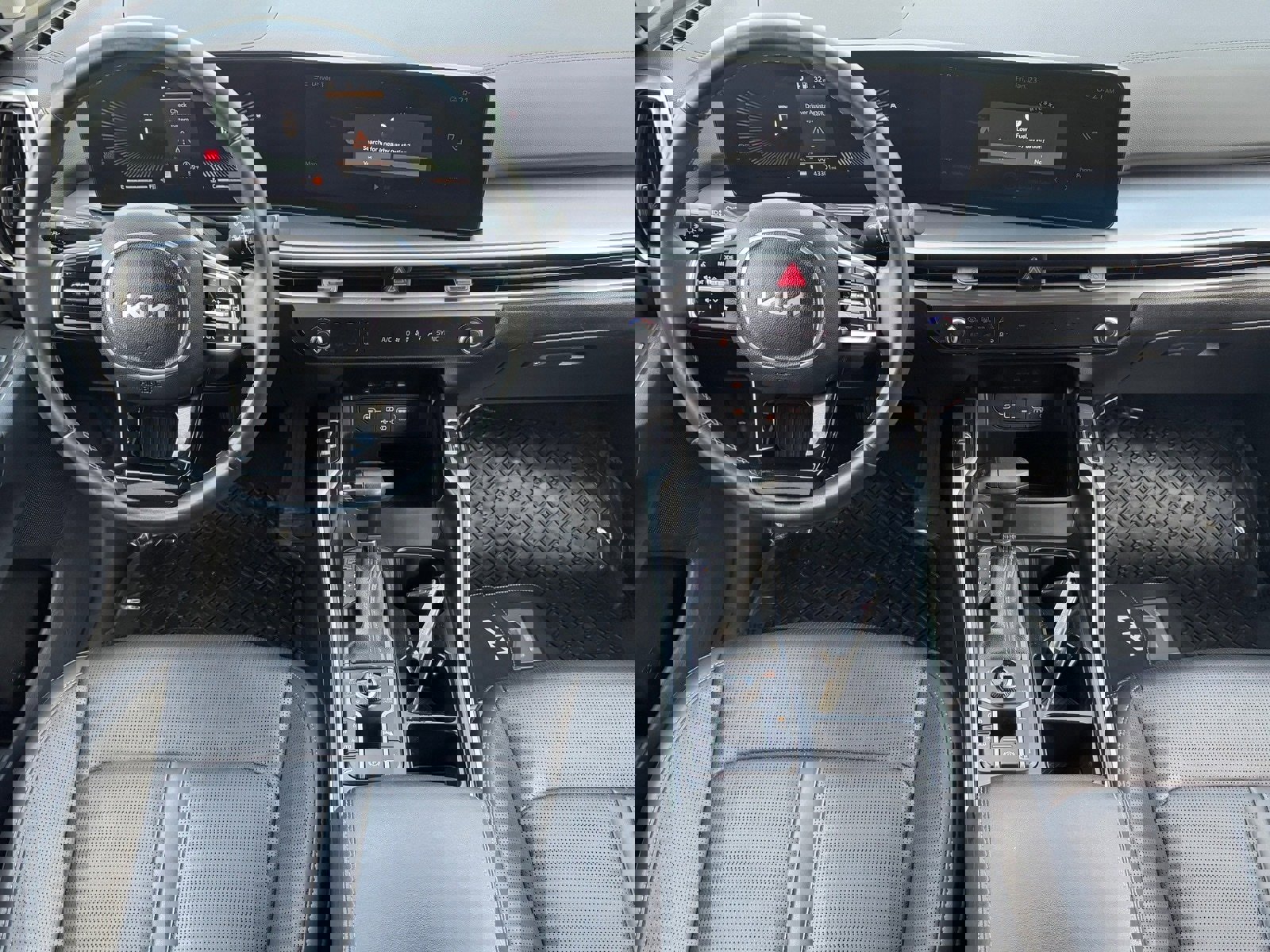 Used 2024 Kia Sorento S image 12