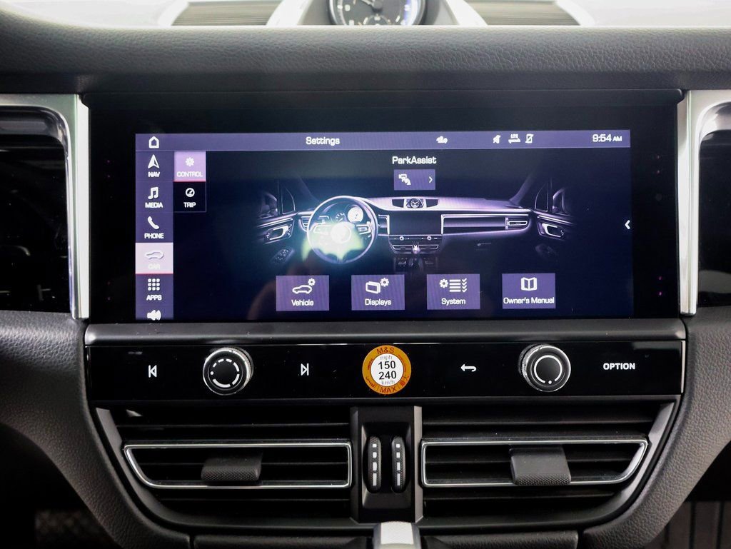 Certified 2025 Porsche Macan AWD/4WD image 16