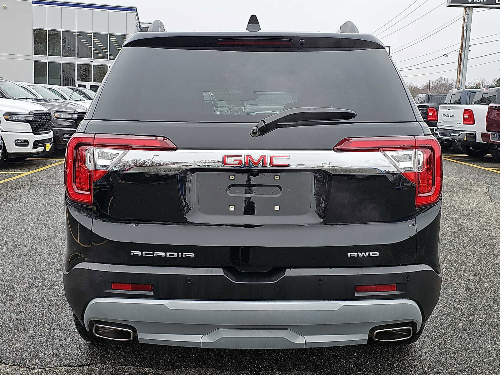 Used 2023 GMC Acadia SLT w/ Technology Package image 5