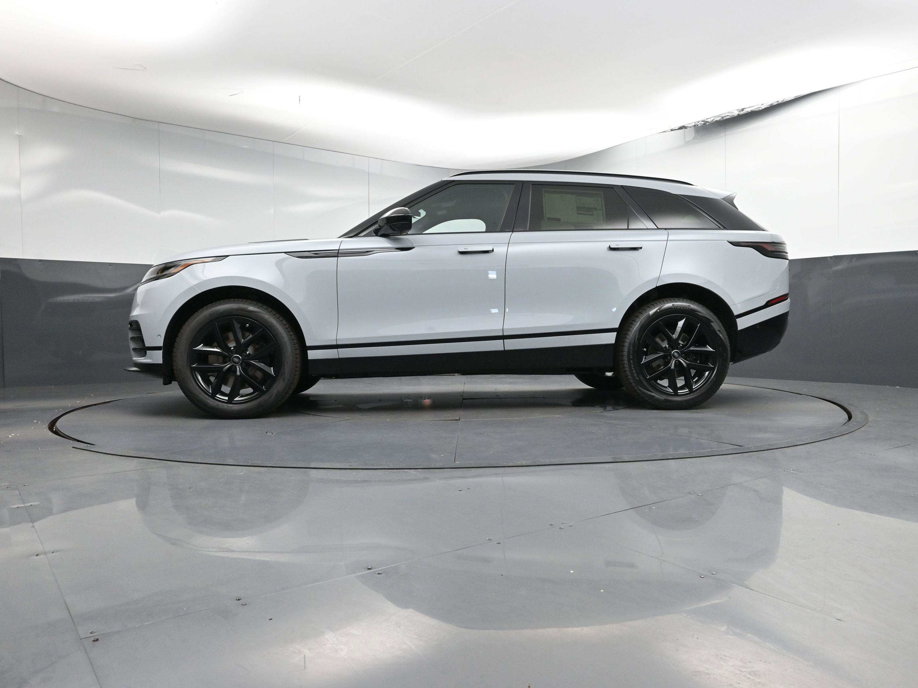 New 2026 Land Rover Range Rover Velar Dynamic SE image 29