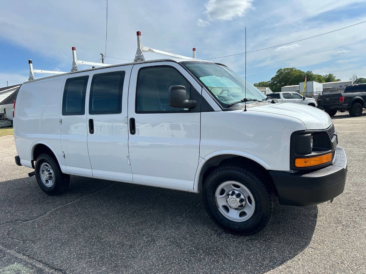 Used 2014 Chevrolet Express 2500 RWD image 14