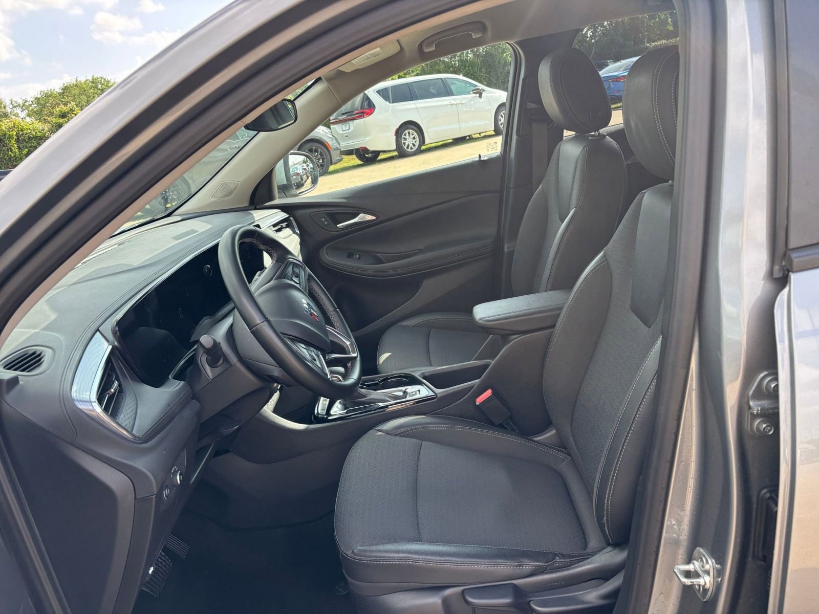 Used 2025 Buick Encore GX Preferred FWD image 25