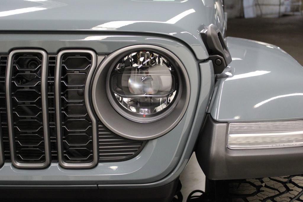 New 2025 Jeep Gladiator Sport image 36