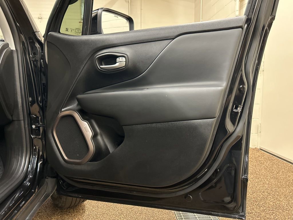 Used 2023 Jeep Renegade Latitude image 16