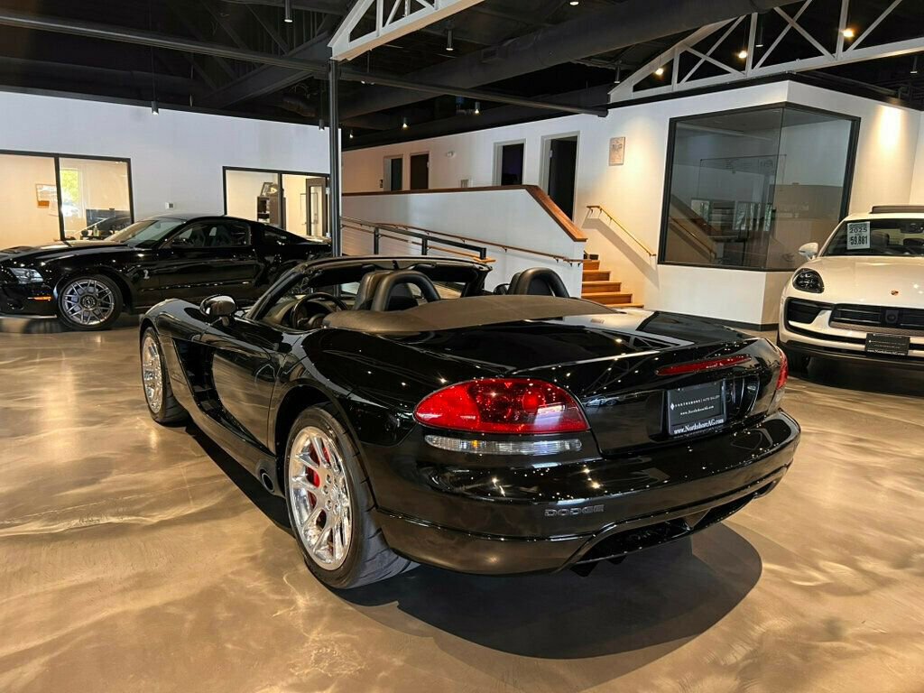 Used 2004 Dodge Viper SRT-10 RWD image 4