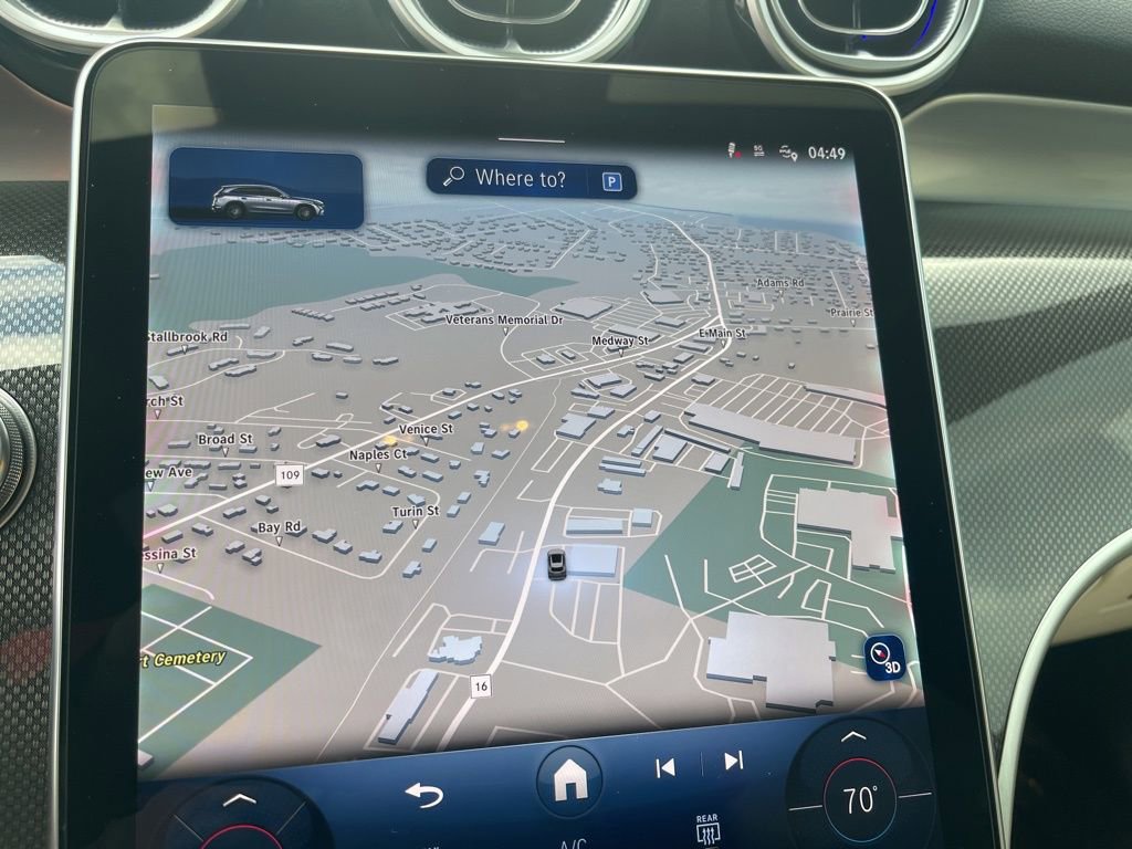 Used 2025 Mercedes-Benz GLC 350e 4MATIC image 17