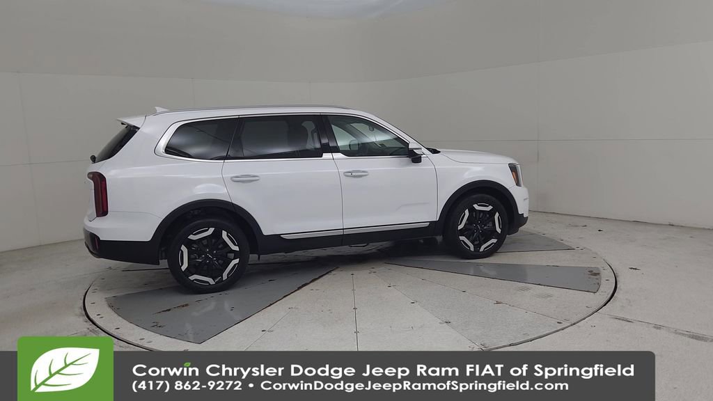 Used 2025 Kia Telluride S FWD image 16