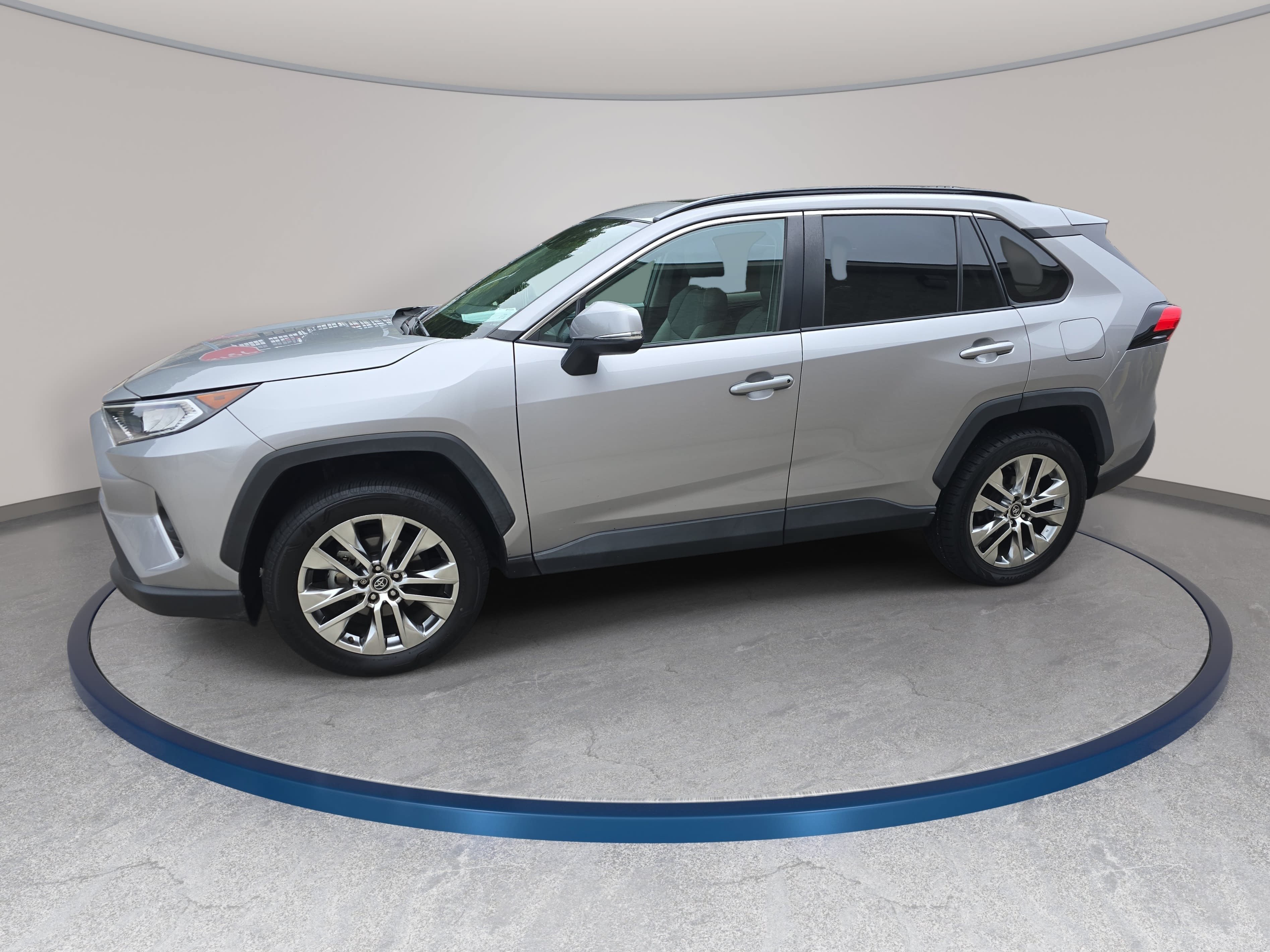 Used 2021 Toyota RAV4 XLE Premium FWD image 8