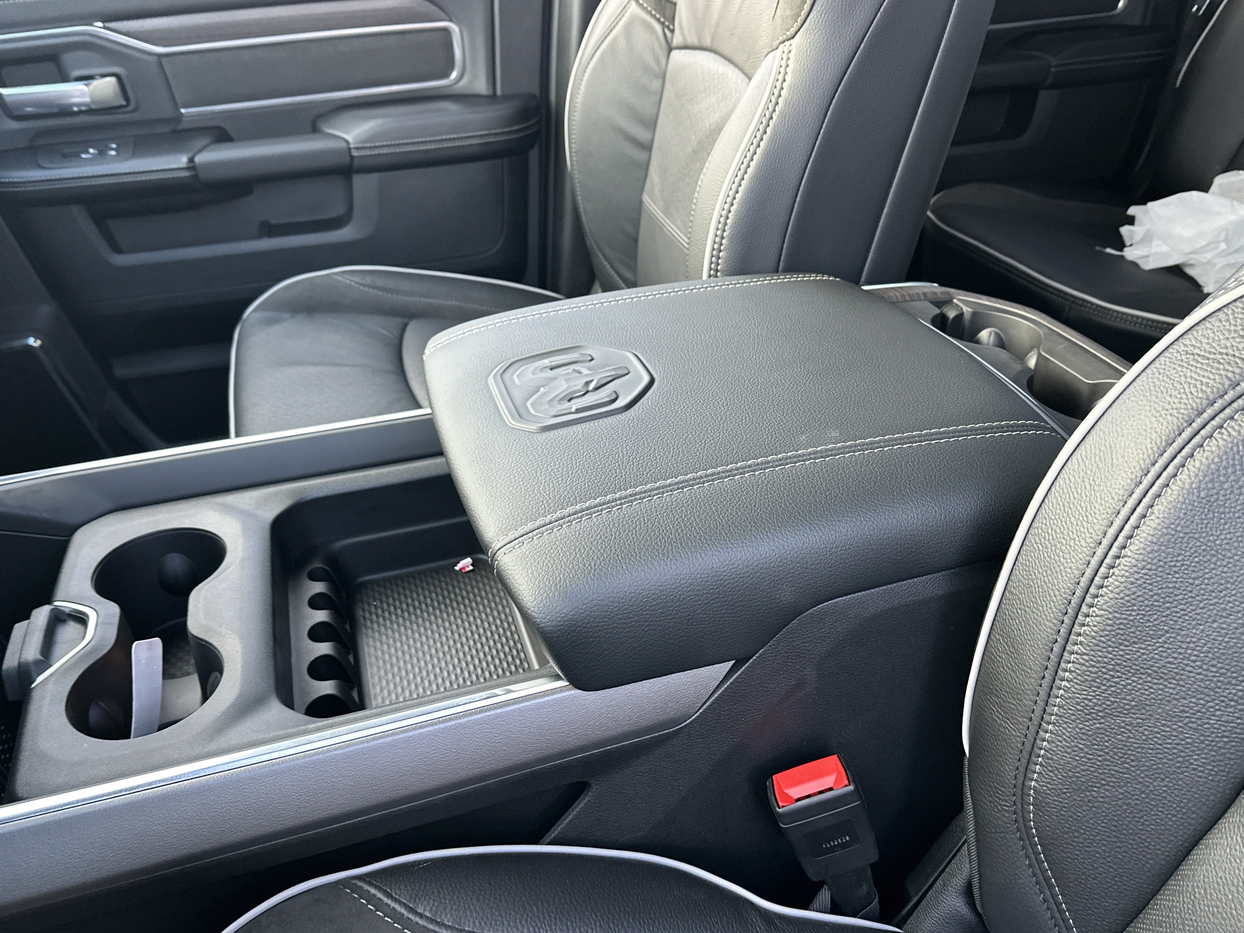 New 2026 RAM 2500 Laramie w/ Sport Appearance Package AWD/4WD image 18
